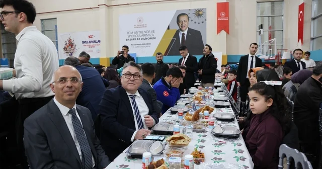 Rektör Özölçer, iftar buluşmasında öğrencilerle bir araya geldi Zonguldak Haberleri