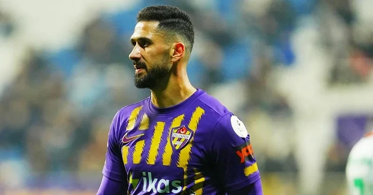 Eyüpspor da Emre Akbaba şoku! Sezonu kapattı