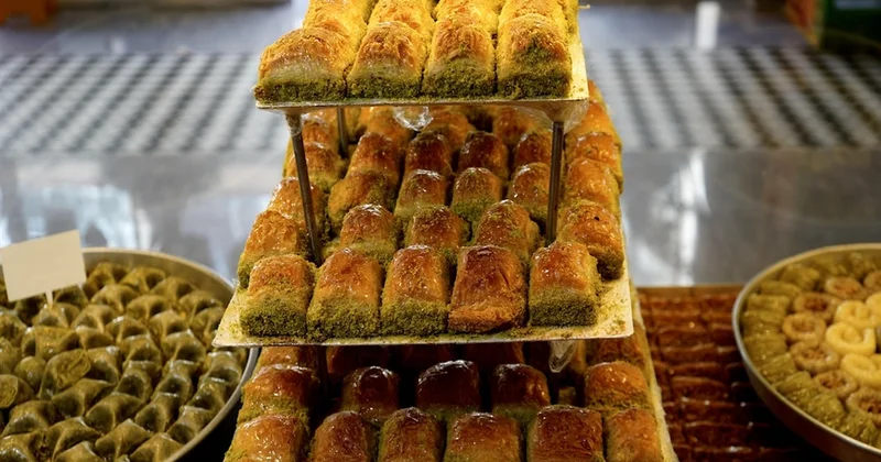 Baklava çeşitlerinde fiyat yarışı: Cevizli sabit kaldı, fıstıklı zirveye oynuyor Sözcü Gazetesi