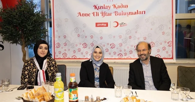 Kızılay Kadın dan anlamlı iftar: Yetimler unutulmadı Erzurum Haberleri
