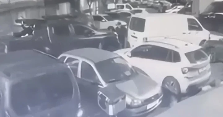 Motosikletle önünü kesip silahla vurdular! 17 yaşındaki 2 şüpheli tutuklandı... Ne bakıyorsun dedi ayaklarına sıktık