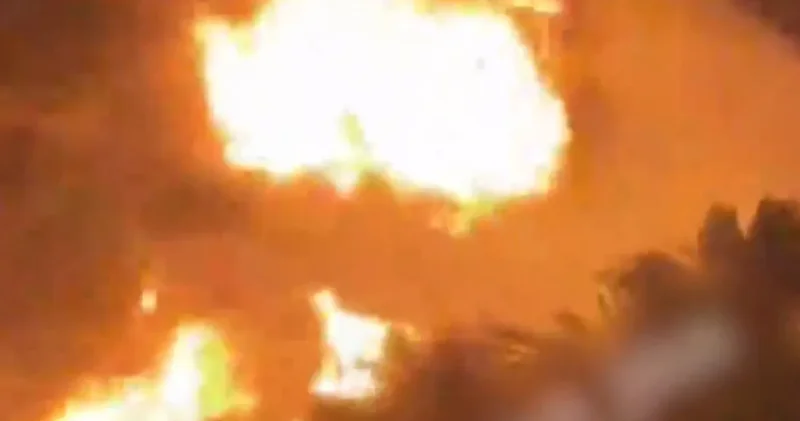 Dubai Havalimanı nda İHA alarmı: Vurulan tankerin görüntüleri ortaya çıktı