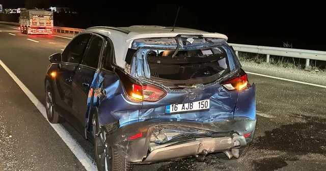 Uşak ta tır ile otomobilin çarpışması sonucu aynı aileden 4 kişi yaralandı Uşak Haberleri