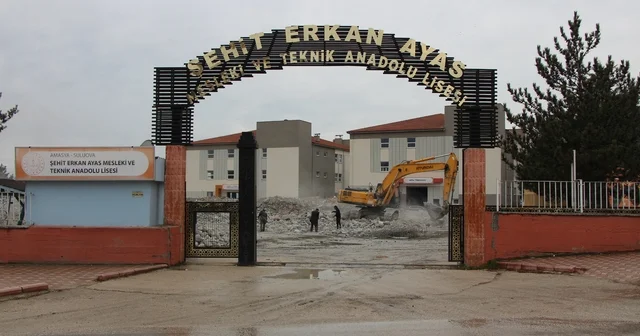 Suluova da 40 yıllık okulun yerine mesleki eğitim üssü yapılıyor Amasya Haberleri