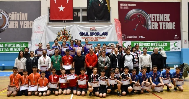 Badminton Yıldızlar Grup Müsabakaları sona erdi Afyonkarahisar Haberleri