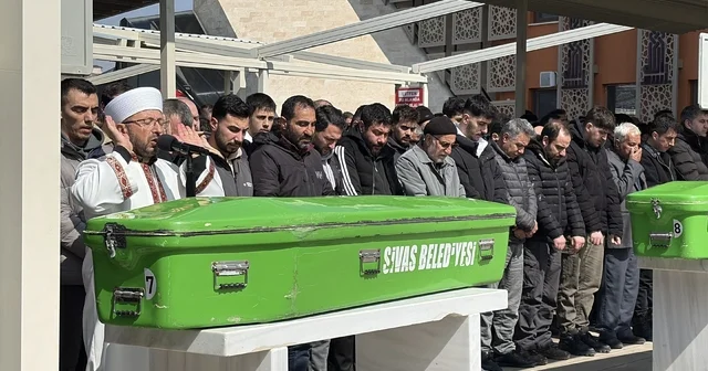 Aile içi kavgada öldürülen baba oğul defnedildi Sivas Haberleri