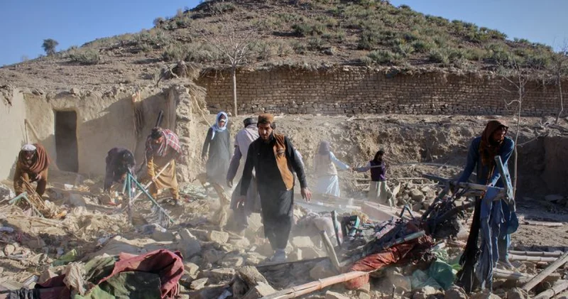 Afganistan da hastaneye saldırı! Can kaybı 400 e yükseldi Dış Haberler