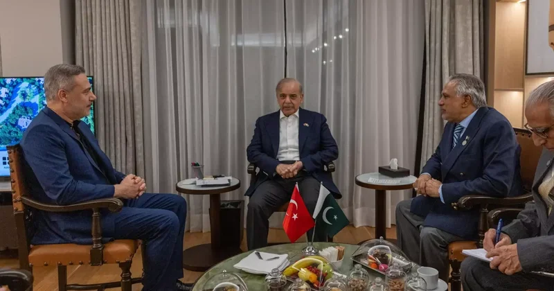 Antalya da sürpriz zirve: Bakan Fidan, Şahbaz Şerif le görüştü