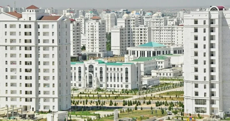 Her taraf bembeyaz ama dünya ile bağları simsiyah!