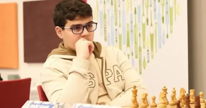 En genç büyükusta 15 yaşındaki Türk sporcu dünya şampiyonunu yendi