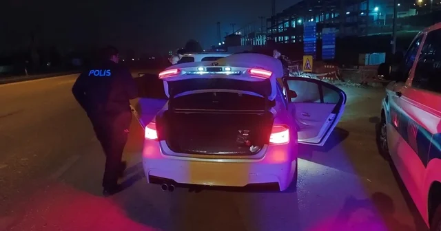 Bursa da gece yarısı hesaplaşma, aracın önünü kesip ateş açtı Bursa da silahlı hesaplaşma, 1 yaralı Bursa Haberleri