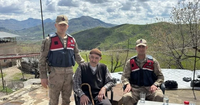 Sason da jandarma köy okullarını gezdi, yaşlılarla buluştu Batman Haberleri