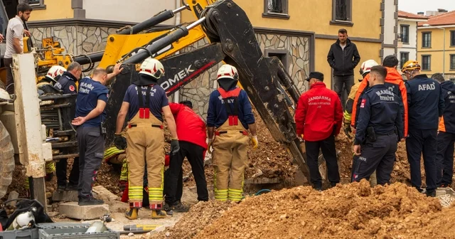 Hayatını kaybeden işçinin cansız bedeni göçük altından çıkarıldı Manisa Haberleri