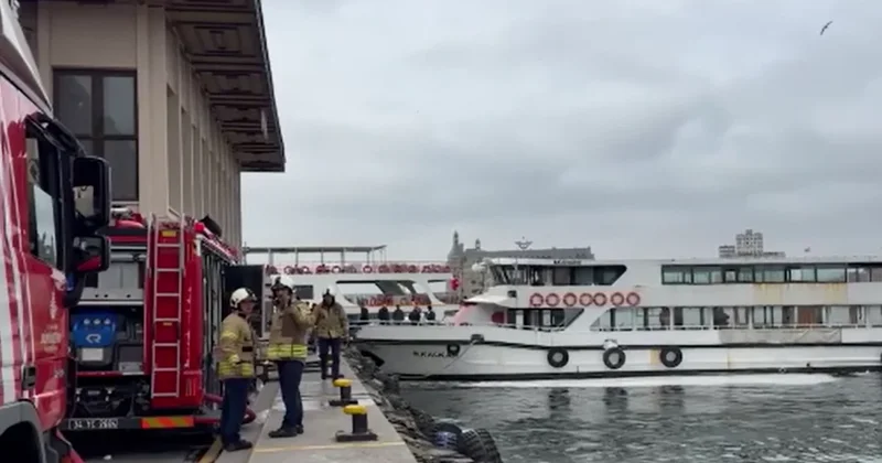 Kadıköy İskelesi nde panik: 42 metrelik yolcu teknesi alevlere teslim oldu Sözcü Gazetesi