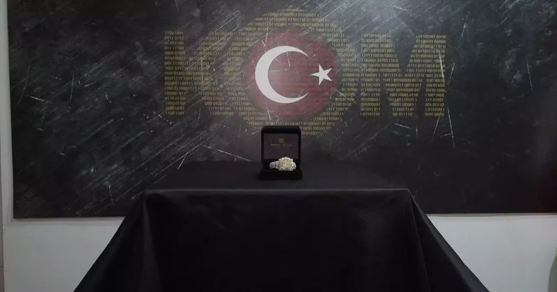 Endonezya dan kaçak getirilen 80 karatlık pırlanta emniyette sergilendi