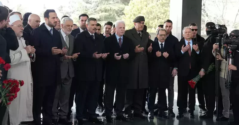 8 inci Cumhurbaşkanı Turgut Özal mezarı başında anıldı