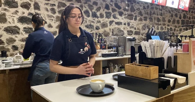 Kayak kazasında çenesi kırıldı, tedavi sürecinde hayali olan kitabı yazdı Kars Haberleri