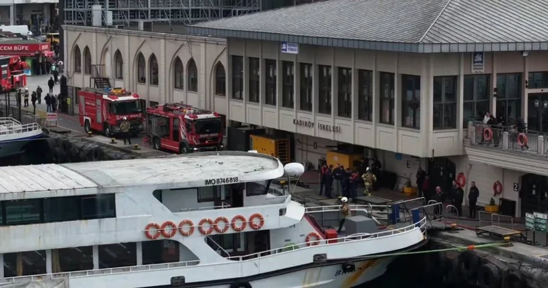 Kadıköy İskelesi nde yolcu teknesi yangını