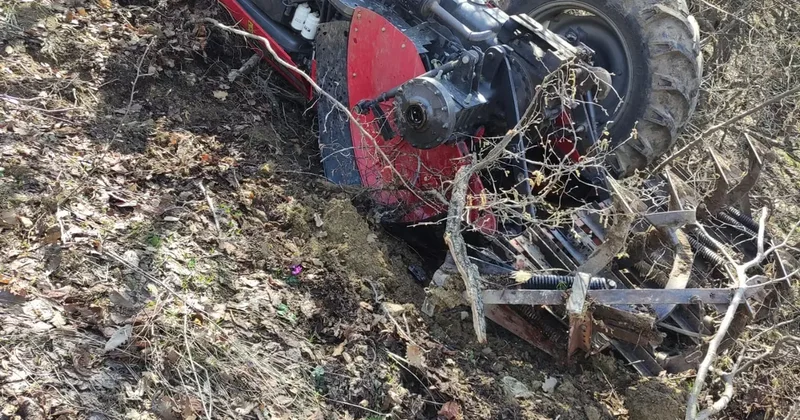 Sivas ta devrilen traktörün sürücüsü hayatını kaybetti, 1 kişi yaralandı