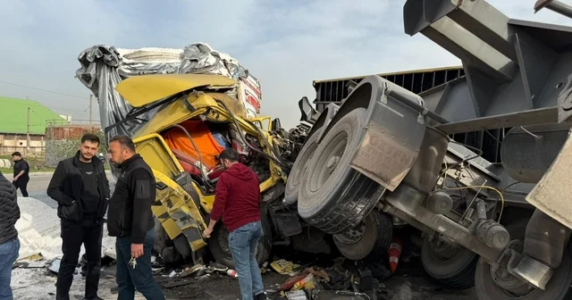 Tırların çarpıştığı feci kaza kamerada Hatay Haberleri