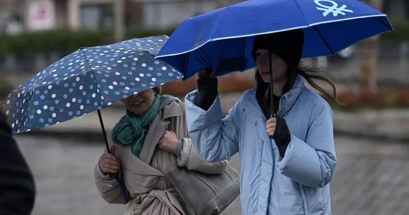 Türkiye ye hafta sonu uyarısı: Kuvvetli yağış ve fırtına vuracak! Bugün başlıyor...