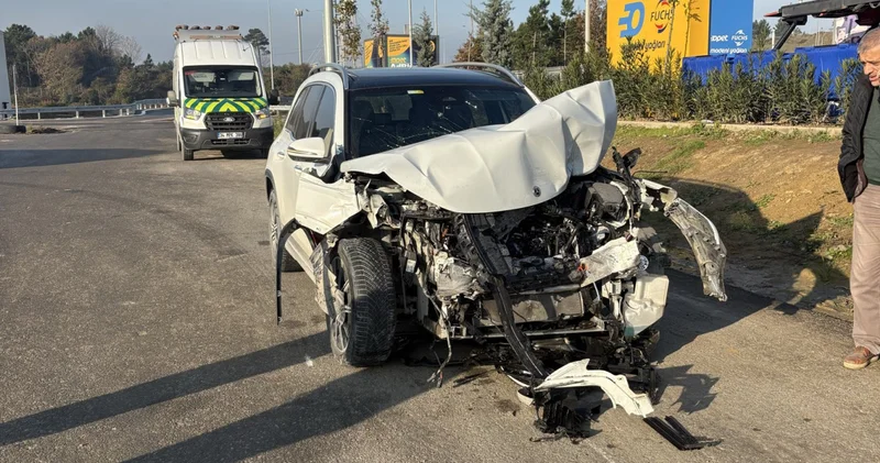 İstanbul da seyir halindeyken aniden duran araç kazaya sebep oldu Son dakika haberleri