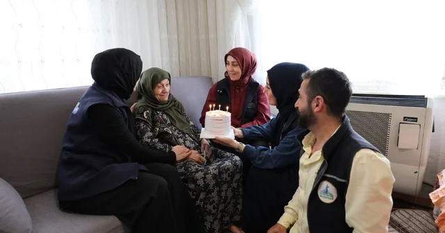 92 yaşındaki çınara doğum günü sürprizi Kocaeli Haberleri