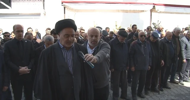 Kars ta Kahramanmaraş taki okul saldırısının acısı paylaşıldı: Gıyabi cenaze namazı ve anlamlı yürüyüş Kars Haberleri