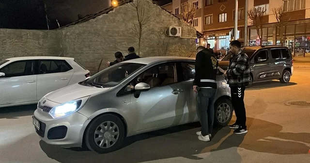 Eskişehir de asayiş ve trafik uygulamaları sürüyor Dün gece 22 ekip ve 74 personelin katıldığı uygulamalarda 329 şahıs ve 163 araç sorgulandı Eskişehir Haberleri