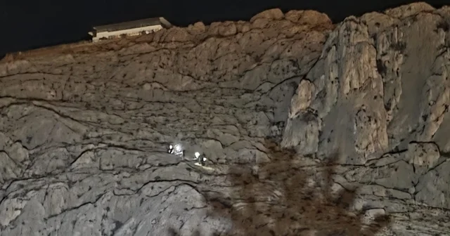 Kayalıklardan atlayan cezaevi firarisi kurtarıldı Van Haberleri