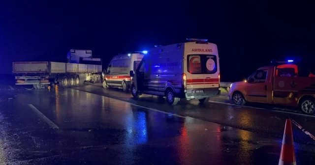 Tarsus Adana Gaziantep Otoyolu nda kamyonet tırla çarpıştı: 1 ölü, 1 yaralı Gaziantep Haberleri