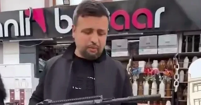 Esnaftan ders niteliğinde karar: Talep etmeyin diyerek oyuncak silahları raflardan indirdi VİDEO İZLE