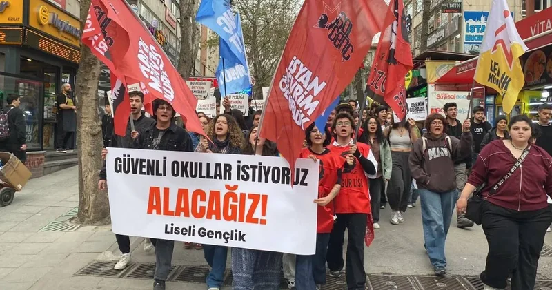 Liseli gençler Güvenli okul istiyoruz diyerek MEB e yürüdü