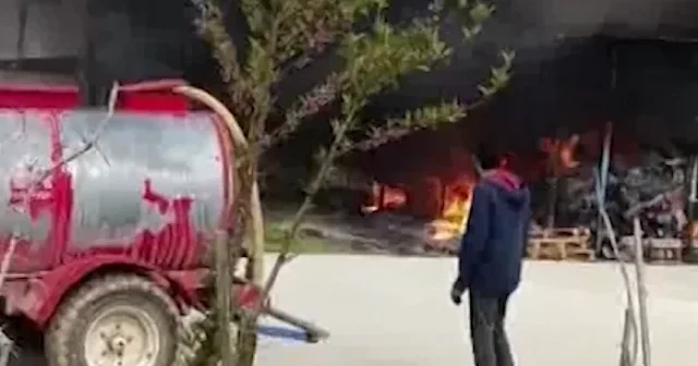 Diyarbakır 4. Etap OSB’de depo yangını korkuttu VİDEO İZLE