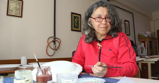 Kazanın izlerini çini fırçasıyla siliyor Samsun Haberleri