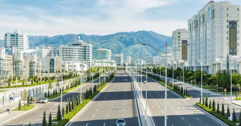 Ülkenin her yeri beyaz mermerlerle kaplı Sözcü Gazetesi