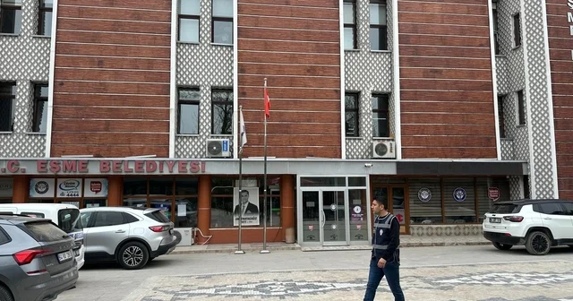 Eşme Belediyesi ne yönelik irtikap soruşturması kapsamında Başkan Tozan, eşi ve 3 şüpheli gözaltına alındı Uşak Haberleri