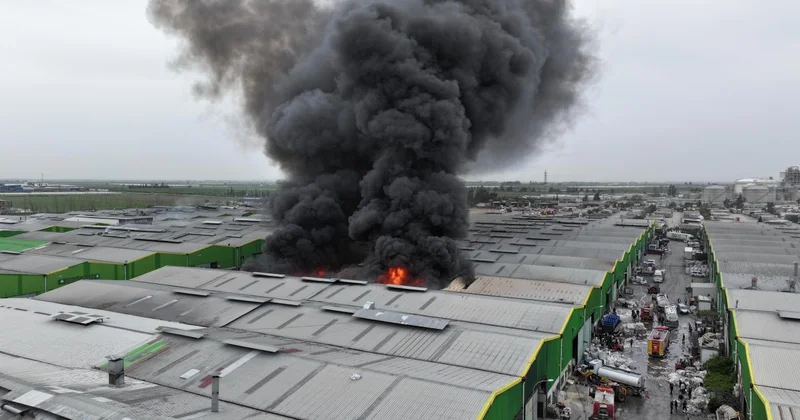 Adana da geri dönüşüm tesisinde yangın