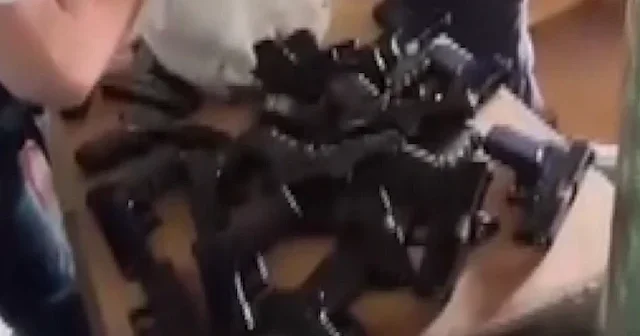 Konya’da silah operasyonu: Cephanelik gibi depoya baskın 3 kişi tutuklandı VİDEO İZLE