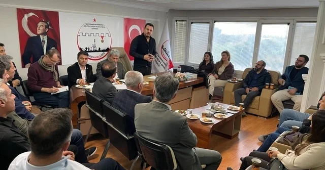 İZMİRMARAŞDER güven tazeledi, Safa Narlı yeniden başkan seçildi Safa Narlı: Bizim anlayışımızda hizmet etmek, birlik olmak ve kardeşlik vardır İzmir Haberleri