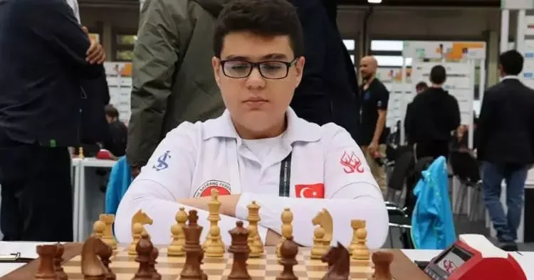 Dünyanın en genç Süper Büyükusta sı artık bir Türk! 35 yıllık rekoru tarihe gömdü