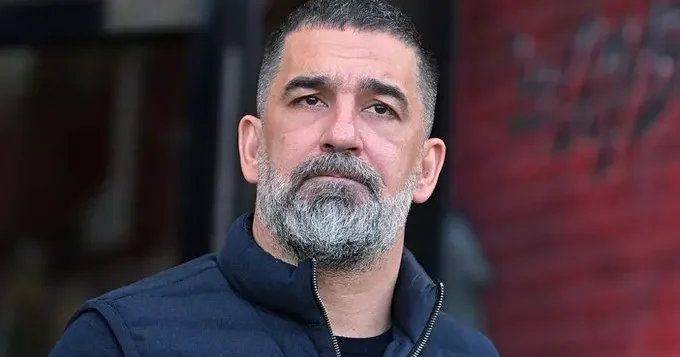 Arda Turan dan tarihi başarı! Savaşın gölgesindeki Shakhtar Donetsk in kasasını doldurdu