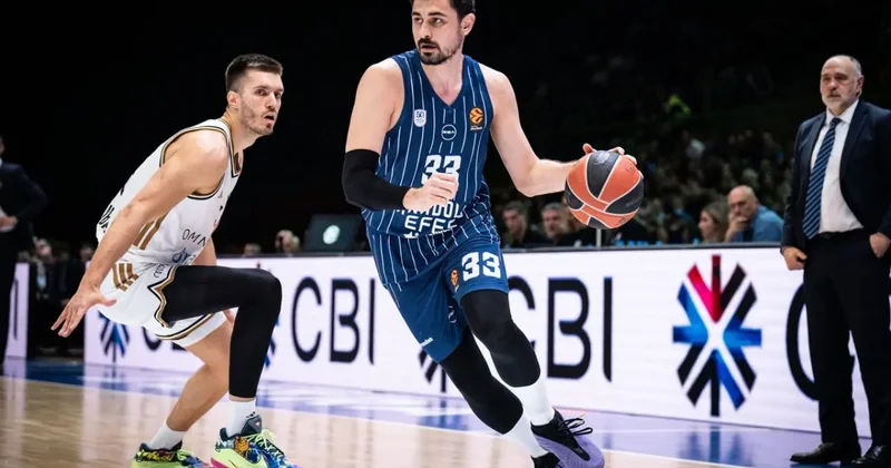 Anadolu Efes EuroLeague de sezonu Ergin Ataman a karşı kapatıyor!