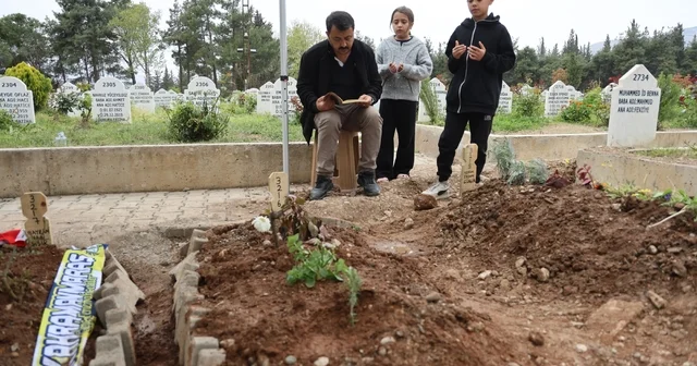Saldırıda ölen 4 öğrencinin mezarında hüzün ve gözyaşı hakim Ölen çocukların mezarlarına şeker konuldu Kahramanmaraş Haberleri