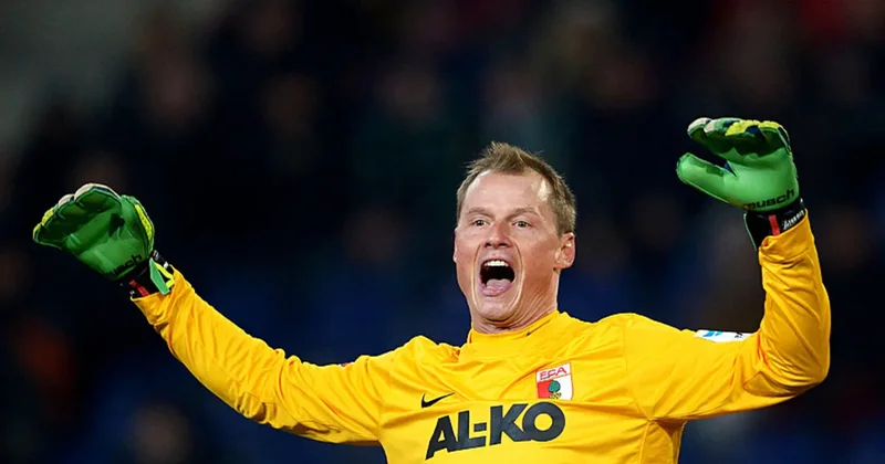 Arsenal in eski kalecisi Manninger aracına tren çarpması sonucu hayatını kaybetti