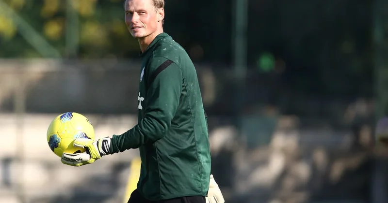 Ünlü kalecinin feci ölümü! Arabasına tren çarptı Sözcü Gazetesi