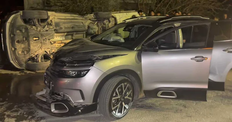 Malatya’da 2 otomobil kafa kafaya girdi: 4 yaralı!