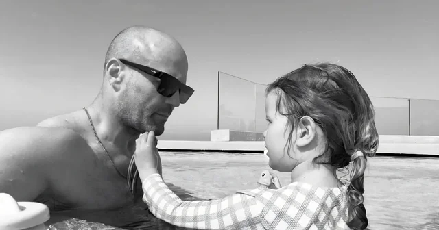 İngiliz oyuncu Jason Statham dan sonsuzluk havuzunda poz Antalya Haberleri