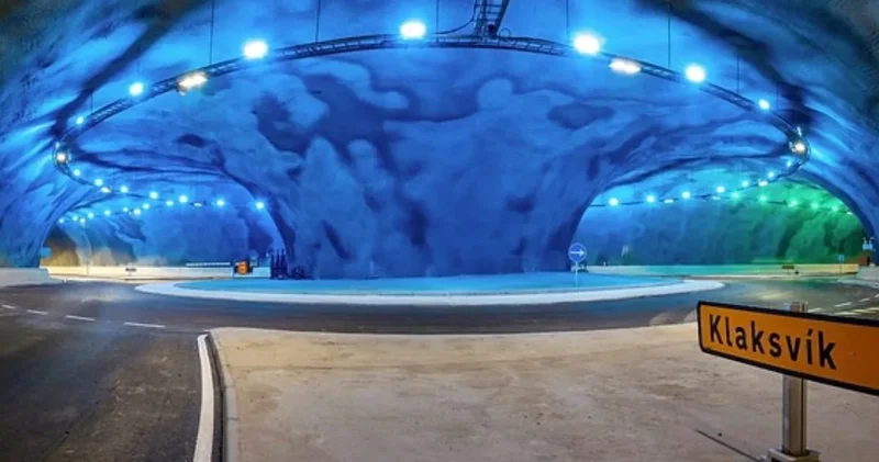 1 saatlik yolu yok ettiler: Okyanusun altında trafik lambası bile var