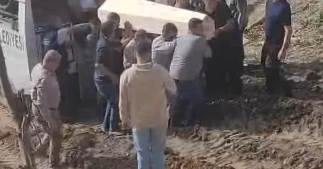 Altınları için öldürülen anne ile oğlu toprağa verildi Hatay Haberleri